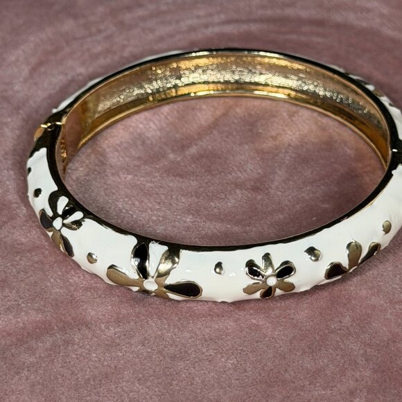 White, Gold & Black Enamel Cloisonné Flower Bangle Bracelet - Picture 5 of 9